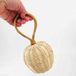 Hochet en rotin en forme de pomme avec clochette pour nouveau-né, hochets en bois, ensemble de jouets pour enfants, style unique - Product Image 4