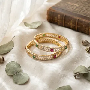 Ensemble de quatre bracelets ouvrables modernes avec finition blanche dorée et pierres AD Bracelets élégants pour les femmes pour les mariages - Product Image 2