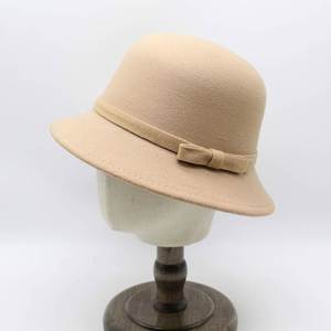 Chapeau Bob Blanc Élégant avec Nœud en Ruban pour Femme, Idéal pour Mariage, Église, Vente en Gros, pour Fêtes Décontractées et Scènes Extérieures - Product Image 2