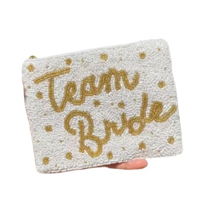 Porte-monnaie perlé XOXO avec logo personnalisé, fait main, en perles de riz, avec fermeture éclair, pochette de rangement pour la Saint-Valentin - Product Image 1