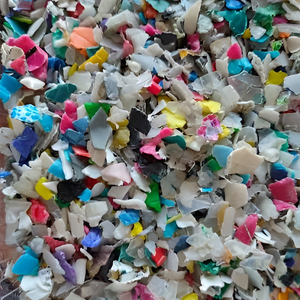Flocons de PEHD de qualité supérieure pour l'exportation, destinés aux entreprises de recyclage et de fabrication de plastique - Product Image 1