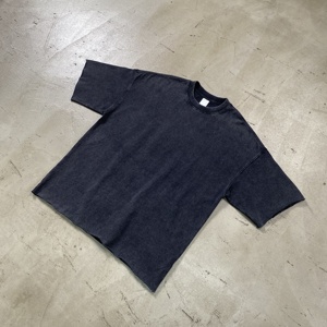 เสื้อยืดโอเวอร์ไซส์ทรงบ็อกซี่ สตรีทแวร์ ตกแต่งโลโก้ด้วยคริสตัล น้ำหนัก 300GSM ไหล่ตก สำหรับผู้ชาย - Product Image 4