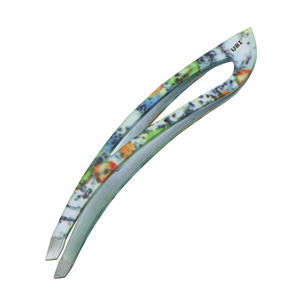 Pince à épiler professionnelle faite à la main, durable, à pointe inclinée, en acier à haute teneur en carbone, outil de précision pour les poils du visage, les éclats et les poils incarnés UBI - Product Image 2