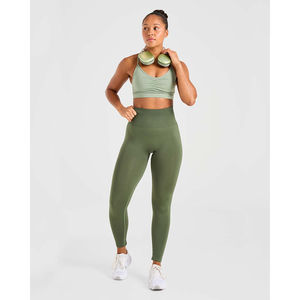 Sujetadores deportivos cómodos al por mayor con detalle fruncido en el centro, tirantes finos y de alto impacto, lo último en sujetadores deportivos para mujer. - Product Image 5