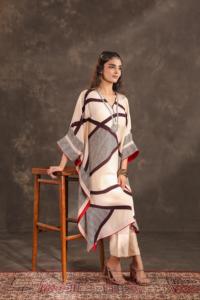 Kurti Abstracto en Blanco y Negro - Product Image 2