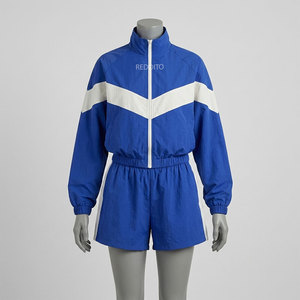 Ensemble de shorts sportifs 2 pièces pour femmes, bleu et blanc, à blocs de couleur, avec col à capuche et manches longues, coupe classique, style urbain, pour l'hiver - Product Image 1