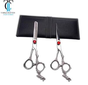 กรรไกรตัดผมระดับพรีเมียม ใบมีดคม สำหรับช่างทำผม ยี่ห้อ TARIQ CRAFTED INDUSTRIES - Product Image 3