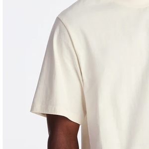 T-shirt surdimensionné uni blanc cassé personnalisé |   T-shirt streetwear en coton épais pour homme avec logo imprimé sur la poitrine |   Haut uni crème à épaules tombantes - Product Image 3