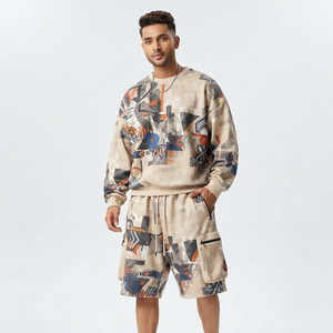 Ensemble de survêtement pour homme : short cargo en molleton 100 % polyester à col rond et manches longues, avec sweat-shirt à épaules tombantes - Product Image 1