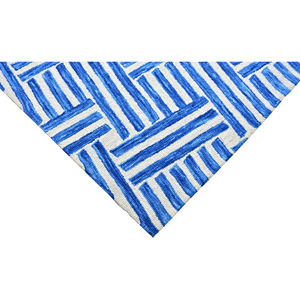 Tapis géométrique bleu tufté à la main – Tapis en laine à motif abstrait moderne avec design rayé contemporain - Product Image 6