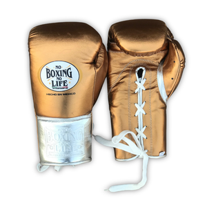 Guantes de Boxeo GYMSTERO No Boxing No Life de Alta Calidad, Personalizados, de Cuero Genuino, Dorados y Plateados, con Cierre Ajustable de Gancho y Bucle - Product Image 1