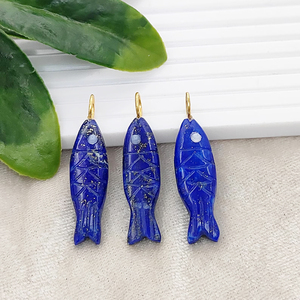 Pendentifs en pierres précieuses sculptées en forme de poisson, faits à la main, en argent sterling 925 plaqué or, breloques poisson sculptées, fournisseur de bijoux poisson faits à la main - Product Image 3