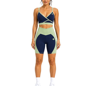 Ensemble de sport côtelé élégant et sans coutures pour femme – Tenue d'entraînement ajustée et extensible pour le fitness, la gym, la course et l'exercice - Product Image 1