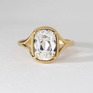 แหวนหมั้นเพชรทรงคุชชั่นยาว 14K 18K ทองคำเหลือง 3CT แบบวินเทจ ดีไซน์แยกแหวน สำหรับผู้หญิง สั่งทำได้ - Product Image 1