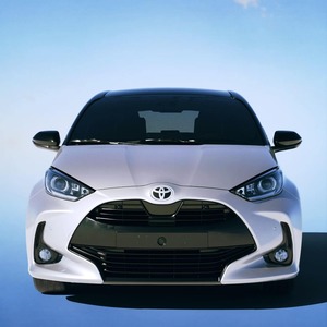 Yaris berline haut de gamme, origine américaine, pièces d'origine, plastique, consommation de carburant économique, sièges confortables, expérience de conduite durable et fiable, garantie de 3 ans - Product Image 2