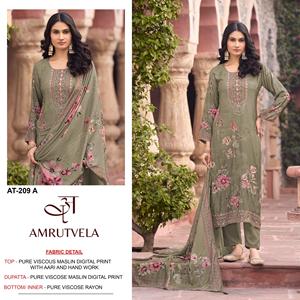 Ensemble Kurti et pantalon en viscose pure, imprimé numérique, avec broderie Aari et travail manuel, tenue ethnique pour fêtes et mariages. - Product Image 6