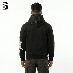 Sweat-shirt à capuche zippé noir pour homme, style streetwear, avec broderies et patchs, coupe oversize, 100% coton molletonné respirant, service OEM - Product Image 3
