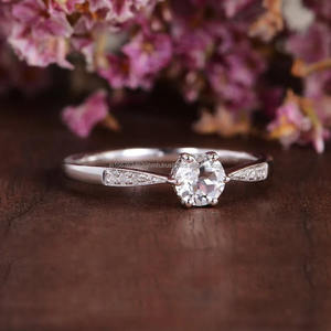 Bague ronde en diamant cultivé en laboratoire Bague de fiançailles vintage en or 14 carats pour femme pour mariage ou fête certifiée IGI - Product Image 1