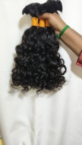 Vente en gros de cheveux humains indiens en vrac pour tresses, 14 pouces, texture bouclée, qualité naturelle, fournisseurs et fabricants de confiance en provenance d'Inde - Product Image 5