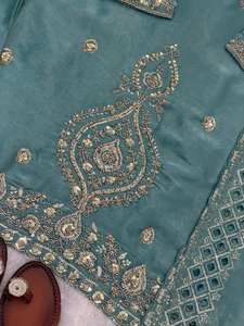 Hania Aamir Salwar Kameez de Seda Premium, Tradicional, Corte Ajustado, Secado Rápido, para Fiestas, con Bordado Dorado Zari, de Diseñador - Product Image 6