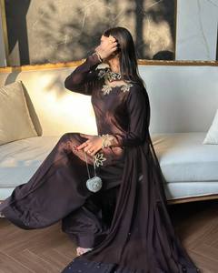 Nouveau costume Farshi Salwar de créateur pour les fêtes de Diwali, en soie Fandy Crushi extensible et lourde - Product Image 3