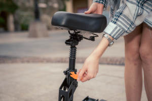 Trottinette électrique tout-terrain G2 Pro Pneus de 9 pouces Siège amovible Longue portée Pliable Freins doubles Suspension intégrale Batterie 15AH - Product Image 3