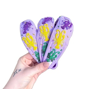 Diadema de diseñador única con cuentas de langosta de Mardi Gras, diadema morada anudada con bordado colorido de mariscos, diademas premium - Product Image 1