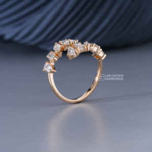 Bague en or jaune 14 carats avec émeraude et moissanite taille marquise, ovale et poire pour femme, luxe, 1,25 carat de poids total, 2,49 grammes, mariage - Product Image 4