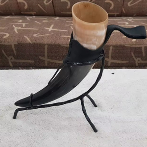 Cornes vikings au design unique et au style moderne, sculptées à un prix raisonnable, artisanat naturel, étanches, pour la bière et les festivals. - Product Image 1