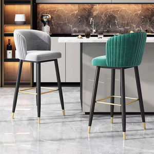 Tabourets de bar modernes de luxe en velours avec dossier, repose-pieds doré, chaise de comptoir rembourrée pour la maison et l'îlot de cuisine - Product Image 1