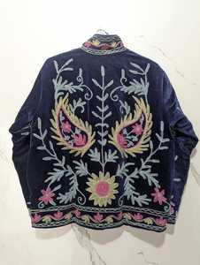 Veste en velours noir à broderie florale inspirée du Suzani, style artisanal moderne bohème, pour festival, manteau court, blazer d'hiver - Product Image 5