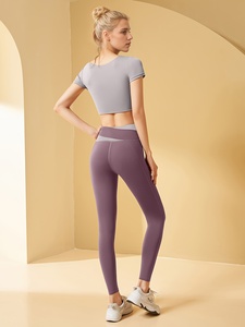 Ensemble de yoga sans couture Atlaset Premium en trois pièces pour femmes, vêtements de fitness, leggings taille haute, soutien-gorge de sport, veste, logo personnalisé OEM ODM - Product Image 2