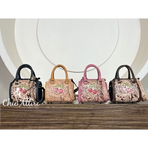 Bolsos de Lona de Cuero Genuino con Diseño Floral Grabado a Mano, Estilo Vaquero Pequeño, Bandolera con Asa Superior para Gimnasio, Deportes y Viajes - Product Image 1