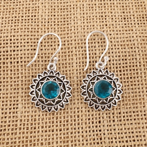 Boucles d'oreilles en argent sterling 925 en gros, avec apatite bleue de guérison, forme ronde, taille facetée et serti clos, pierre précieuse - Product Image 2