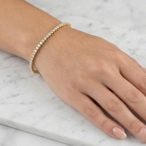 สร้อยข้อมือประดับเพชรทรงกลม 2.10 กะรัต แบบฝังลายสแกลลอป - Product Image 1