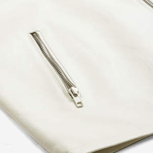 Chaqueta de Cuero Premium para Hombre, Corte Holgado, Estilo Urbano, Impermeable, Ecológica, con Logotipo Frontal, para Uso Diario - Product Image 4