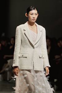 Chemisiers de luxe pour femmes de haute qualité LUSTROUS VEIL SHIRT, coupe classique, 92% polyester, 8% rayonne, fabriqués au Vietnam - Product Image 5