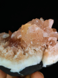 Vente en gros de Heulandite rouge naturelle sur grappe de Prehnite, spécimen minéral brut, cristal, pierre de guérison, décoration, Chine, Himachal - Product Image 4