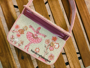 Bolso de Hombro Ballerina Bloom con Bordado Hecho a Mano y Cuentas, Cierre Magnético, Ecológico, Ligero, Duradero y Elegante, en Satén - Product Image 3