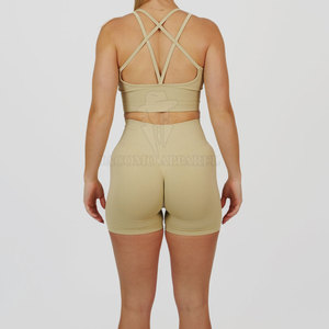 Nuevo conjunto de top deportivo y pantalones cortos de yoga sin costuras con logo personalizado para mujer, de alta elasticidad, para entrenamiento deportivo y fitness. - Product Image 2