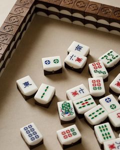 Fichas de Mahjong Tradicionales de Resina Fundida, Piezas de Juego Artísticas Coleccionables, Decoración Artesanal con Tema Floral - Product Image 3