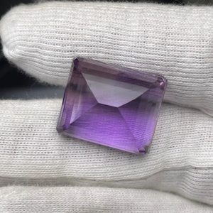 Ametista natural tallada en forma de cojín, 36.97 quilates, tamaño grande, calidad AAA, con brillo y color agradable, corte y pulido perfectos a precio económico. - Product Image 3