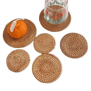 Assiette en osier tressé à la main avec motif floral, isolation thermique, fabriquée à Da Nang, occasionnelle, fabriquée au Vietnam - Product Image 1