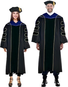 ชุดครุยสำเร็จการศึกษาระดับปริญญาเอกแบบดีลักซ์ พร้อมหมวกและปลอกครุยทรงแปดเหลี่ยม พร้อมแถบสีทอง ชุดเครื่องราชอิสริยาภรณ์ระดับปริญญาเอก - Product Image 2