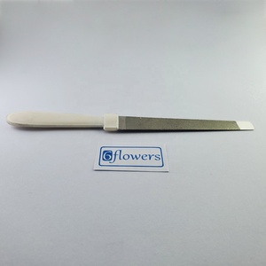 Lime à ongles professionnelle de haute qualité Six Flowers / OEM en acier inoxydable avec manche en PVC saphir pour des manucures lisses - Product Image 4