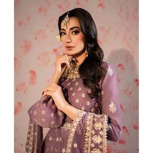 Magnifique robe de soirée en soie avec salwar kameez et dupatta - Product Image 2