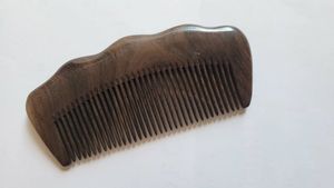 Peine de cuerno natural pulido hecho a mano para desenredar el cabello, alisarlo y como herramienta de masaje para un cuero cabelludo saludable - Product Image 6