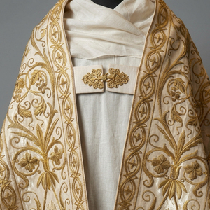 Cope Liturgique Gothique Traditionnelle pour Hommes Adultes, Doré Ivoire, Robe d'Église Lourde Brodée Métallique - Product Image 4