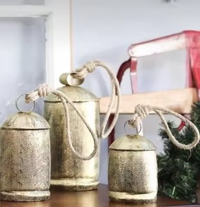 Campanas Navideñas de Metal con Acabado Antiguo, Adorno Colgante para Decoración Rústica de Árboles Navideños - Product Image 1