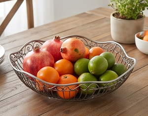 Elegante Cesta de Almacenamiento de Alambre Metálico para Frutas con Diseño Decorativo de Espiral, Diseño de Lujo, Perfecta para una Mesa con Estilo - Product Image 4